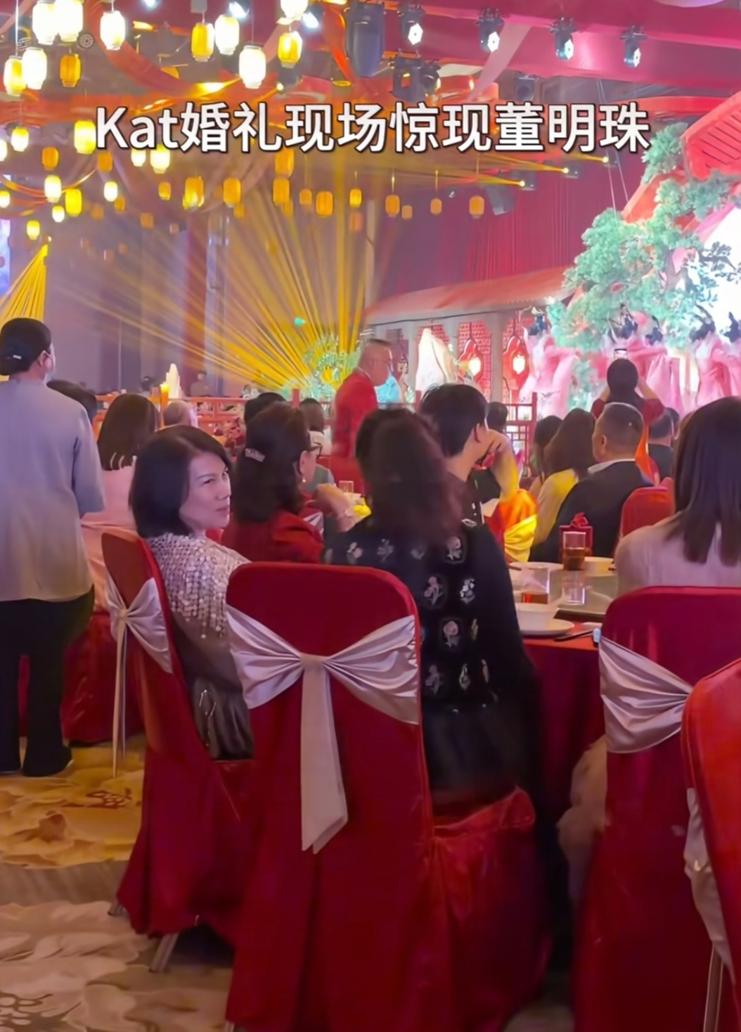 TVB男星马德钟参加化州富二代婚礼，57岁状态好，董明珠也在场