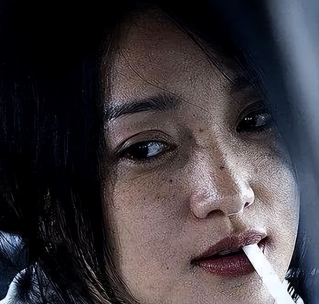 表面是仙女,背地里却是“老烟枪”的女星,真是让人意外