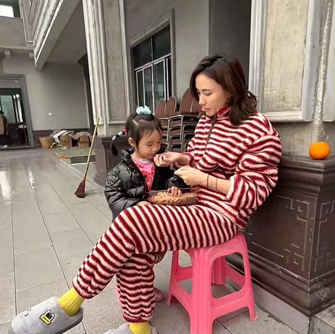 惊呀!李亚鹏前妻回村过年,这生活太让人羡慕了