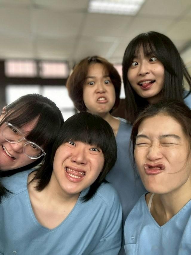 47岁陈敏之影院哭到崩溃！事业转型后情绪失控引热议