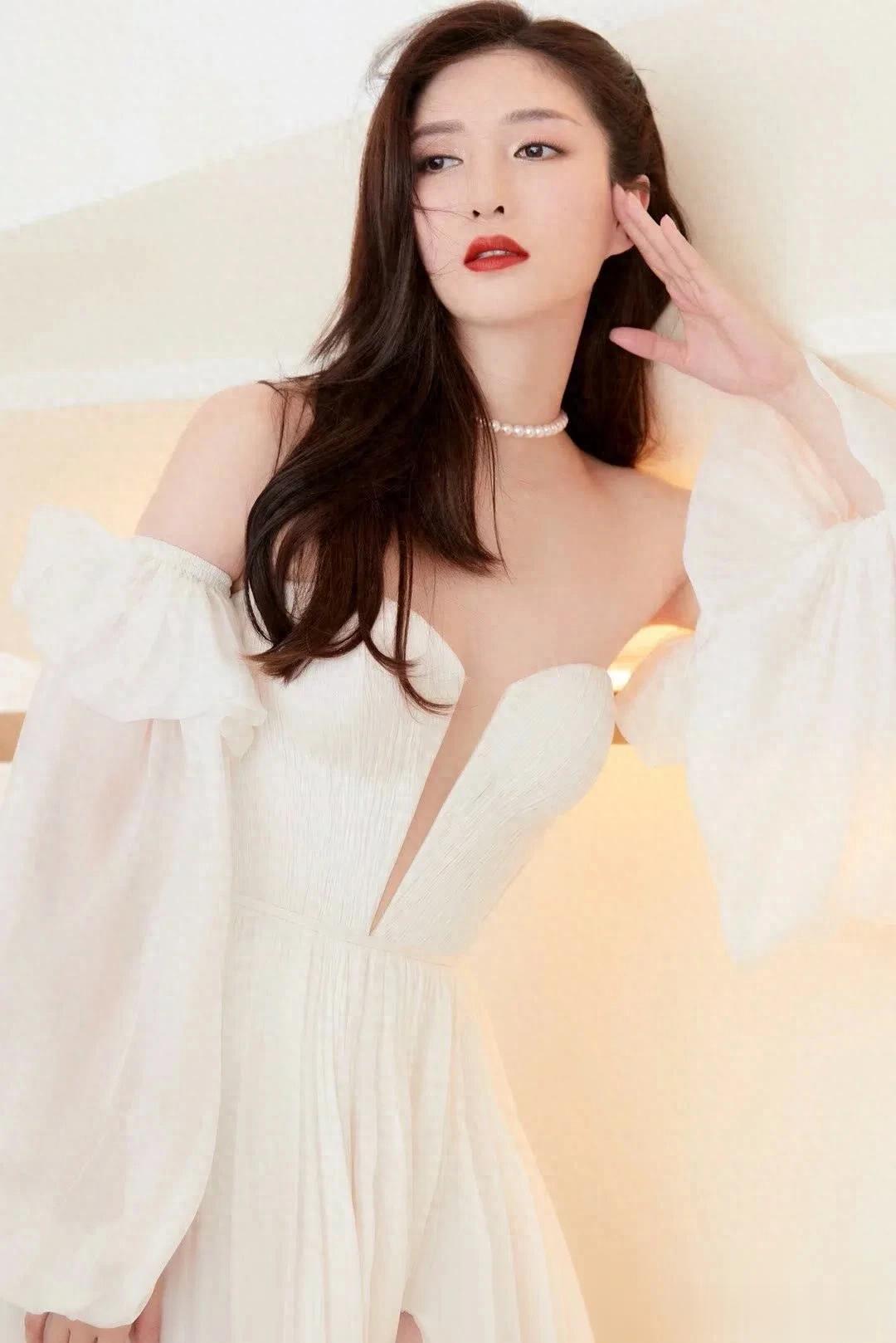 江疏影写真鉴赏｜白纱裙，温柔到骨子里