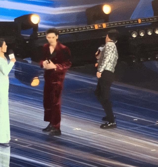 向佐踢主持人后续！百克力回应，确实有不爽，曝对方私下真实人品