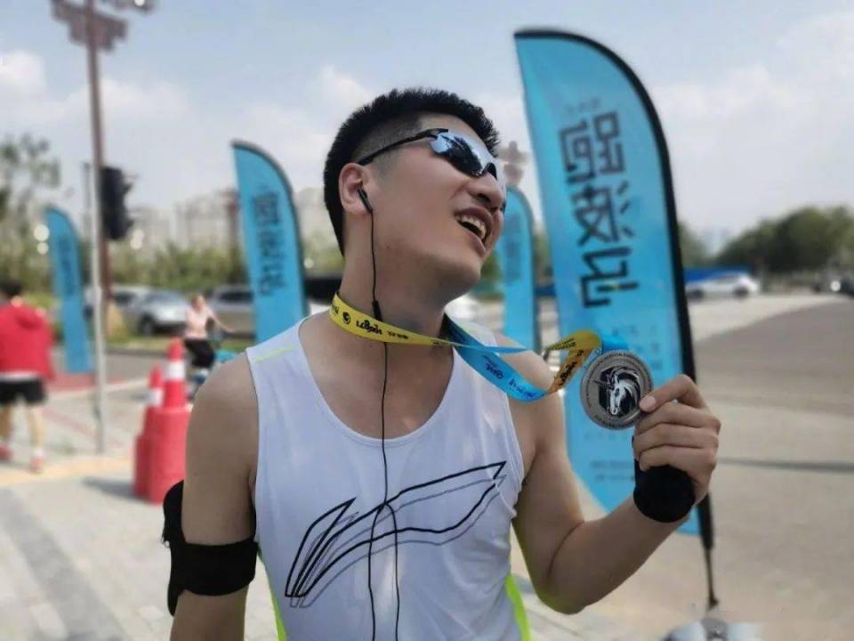 英年早逝！张雪峰生前称看足球比赛是一大爱好 主队是AC米兰