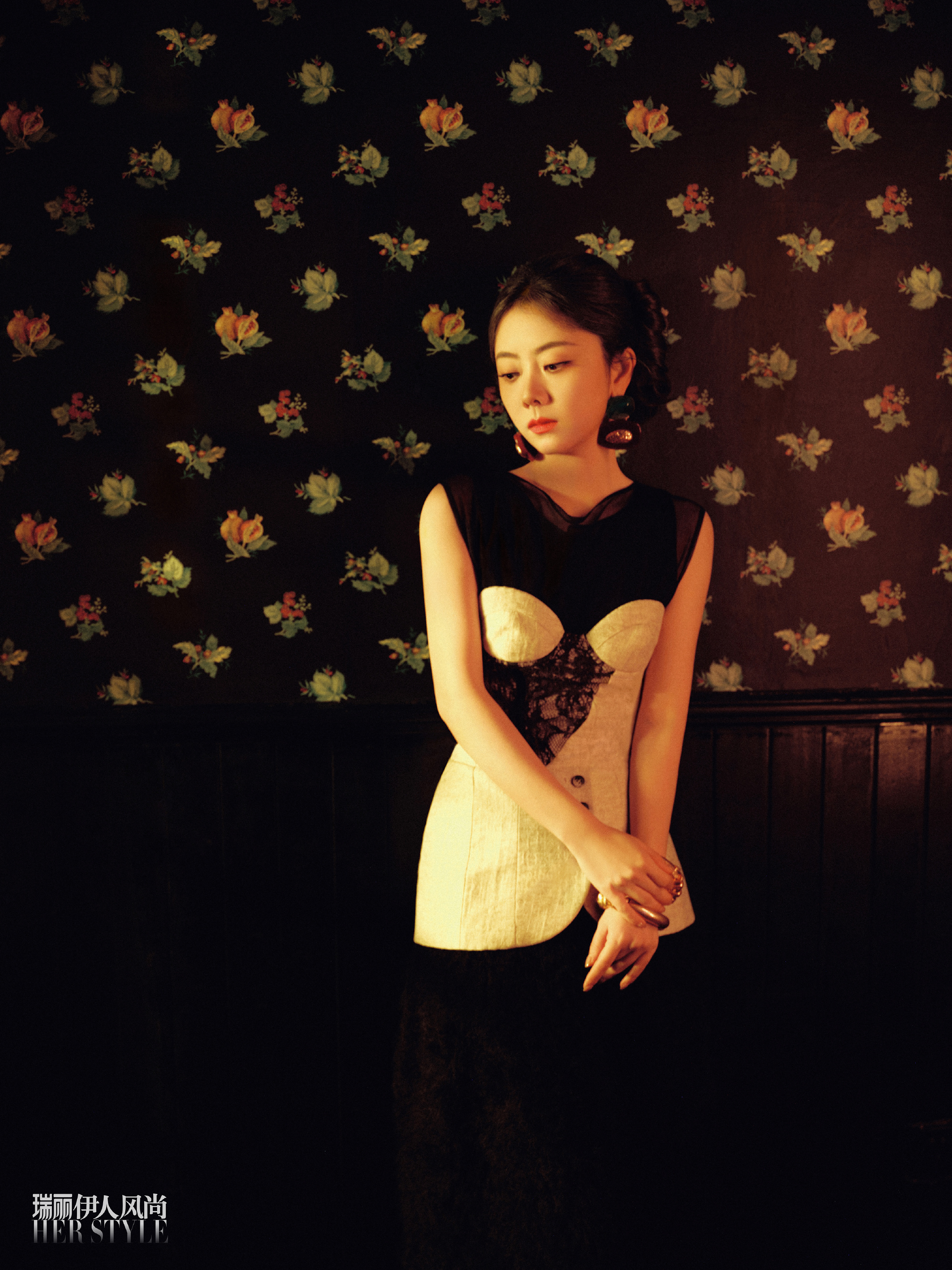 谭松韵：“妹感姐”的完美诠释，甜软与气场并存！