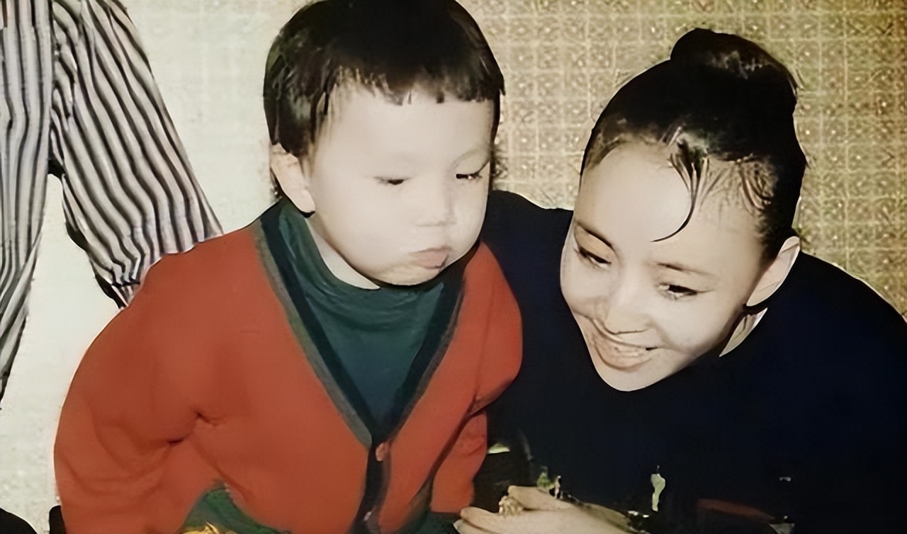 离婚29年，孙子全姓了宋，儿子也不搭理他，65岁英达终于后悔了