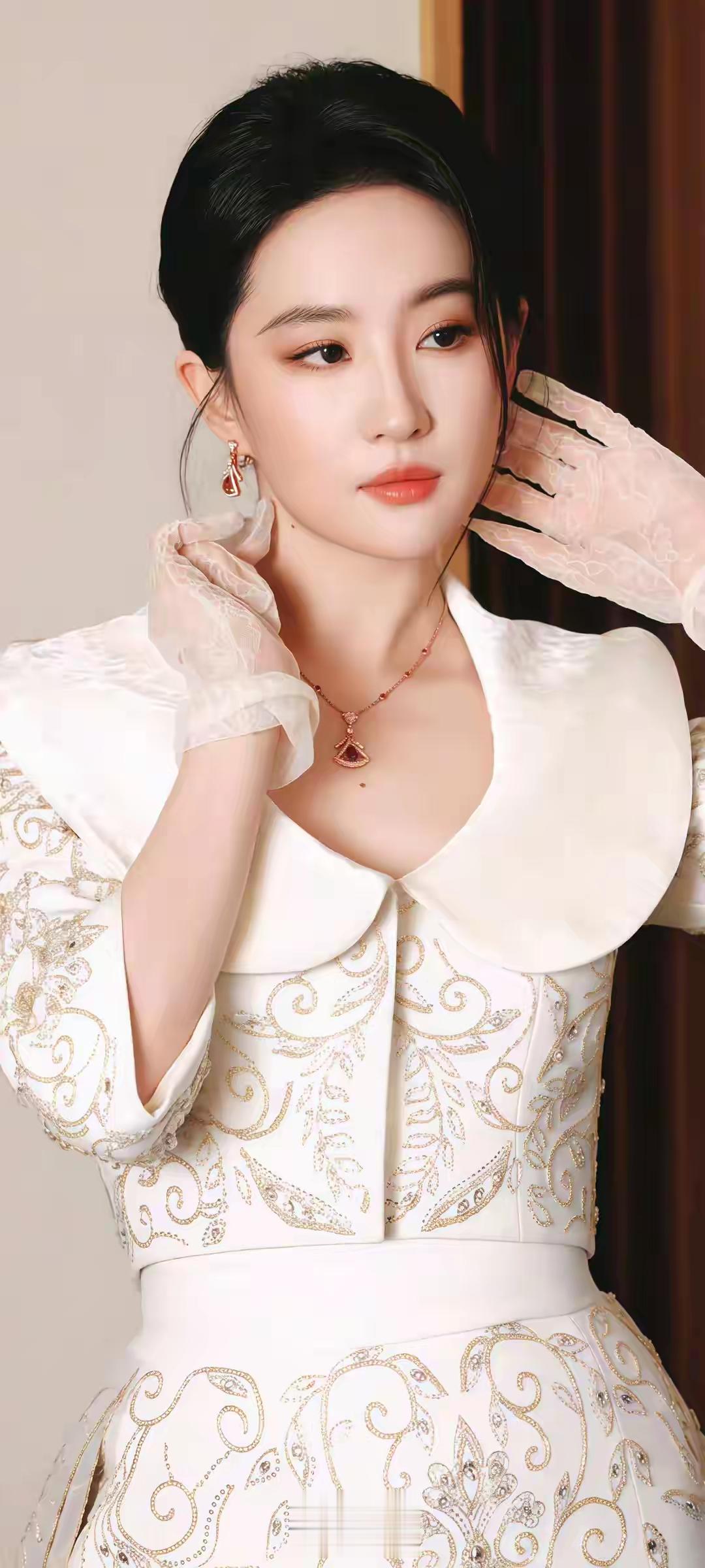 刘亦菲。看美女，心情好