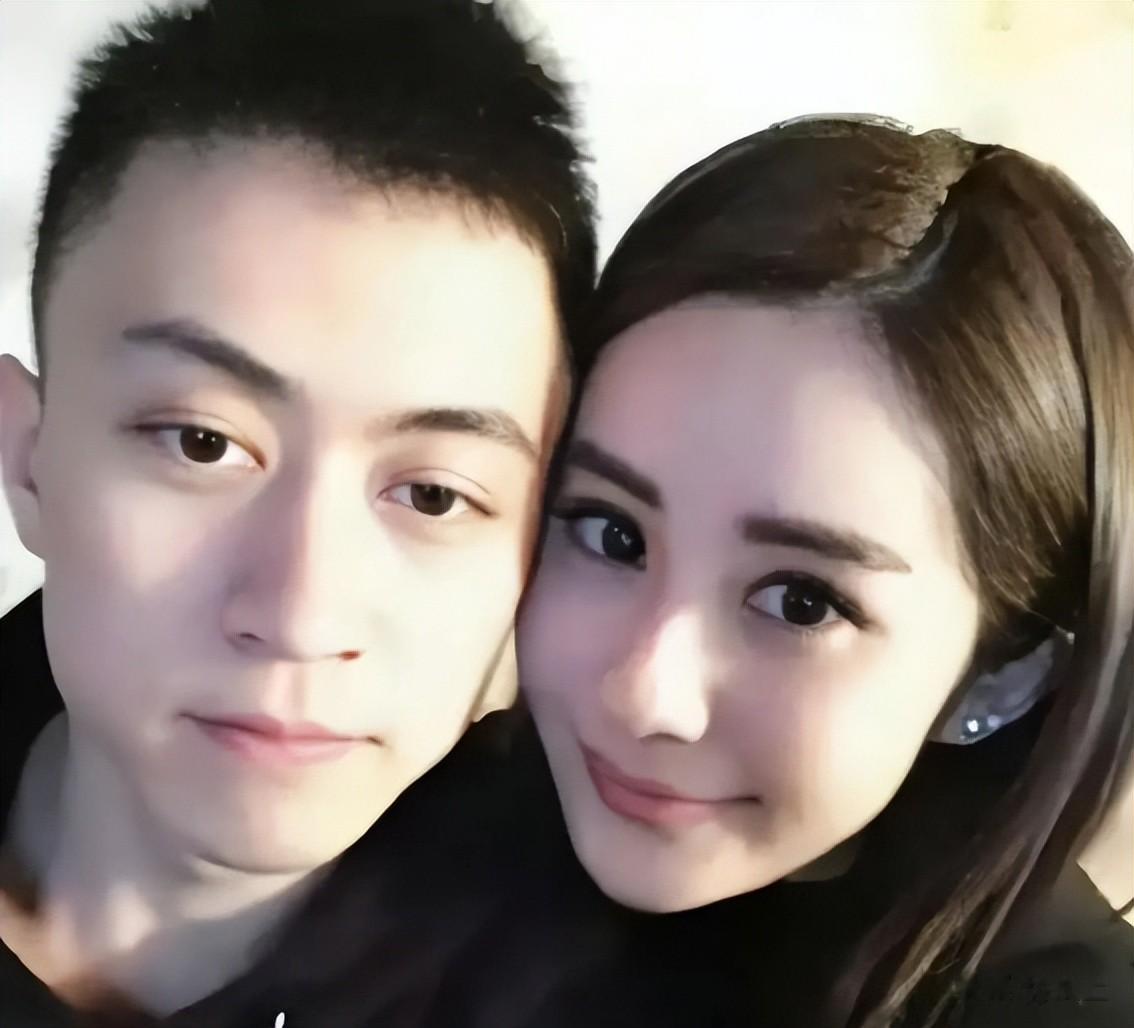 韦雪亮相宾阳炮龙节,怼脸时被她真实长相吓到,富二代就这审美?