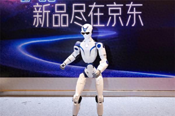 全球首款！宇樹京東定制人形機器人亮相