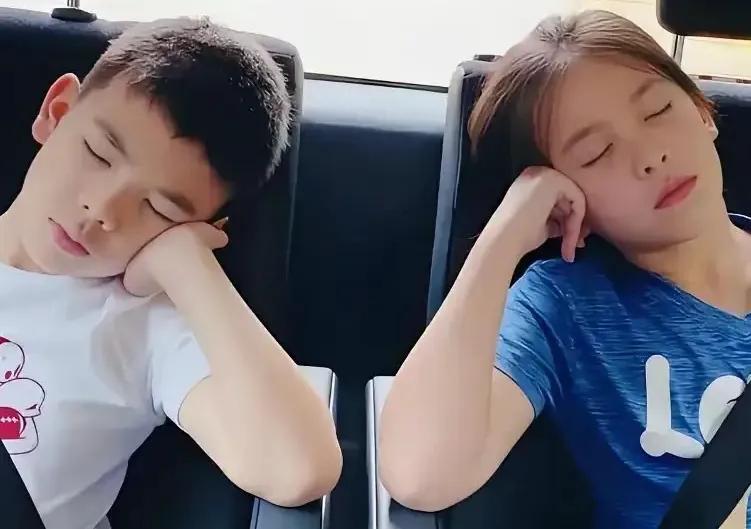 刘涛女儿17岁美出圈！王紫嫣神似妈妈，姐弟俩都超亮眼