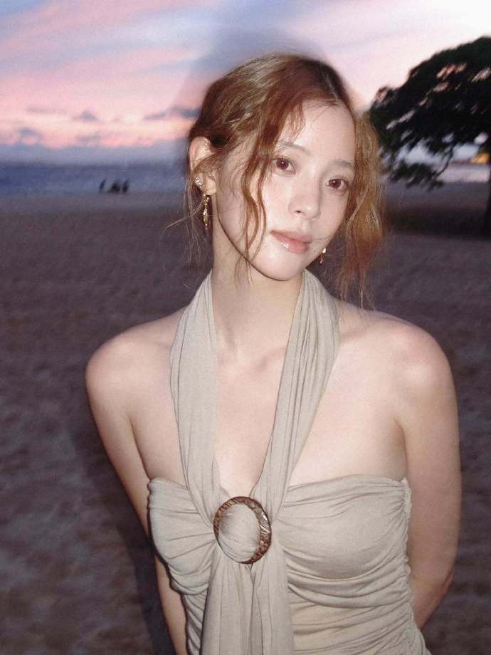 欧阳娜娜的成长曲线太惊艳了 身形挺拔气质绝尘 颜值一路开挂式飙升