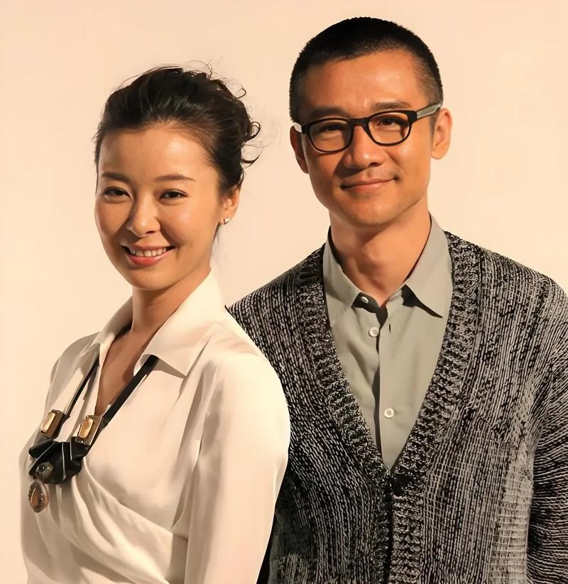 黄志忠也没料到, 自己抛弃的糟糠之妻何音, 如今成了别人的手中宝