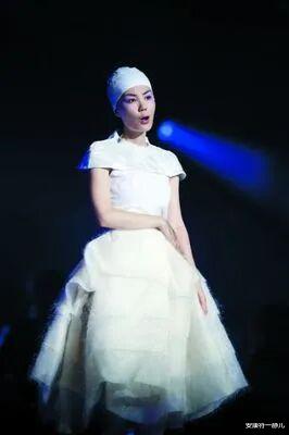 王菲：半生守神，澄澈如初