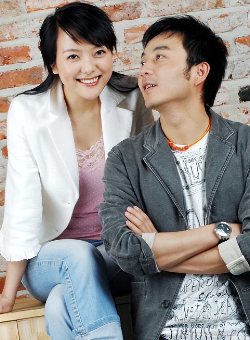 杨乐乐后悔全职带娃落泪，和汪涵多年感情再受争议