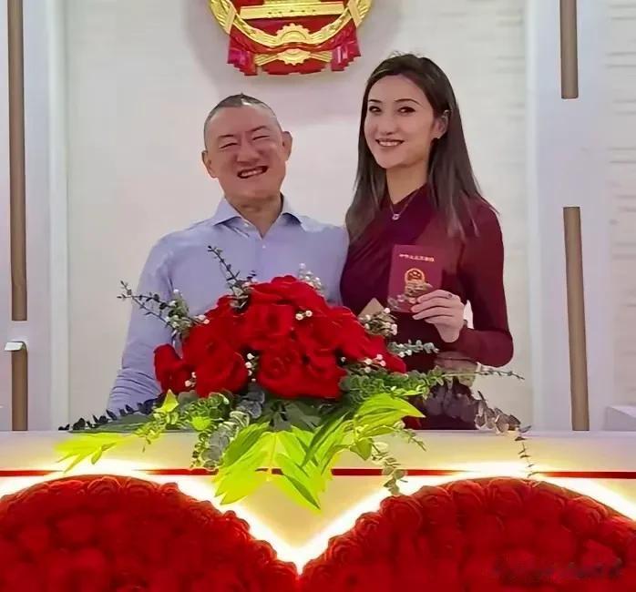 汪雨再一次证明,娶妻要娶年轻的,即使你老了,她还美得心旷神怡