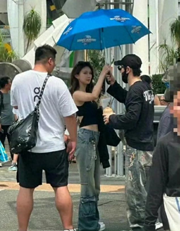 黄晓明审美依旧稳定，依旧是网红风！