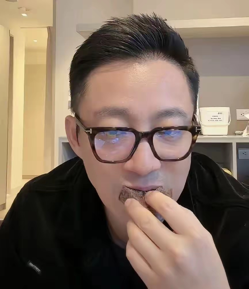 马筱梅老公被爆得甲亢！眼凸如金鱼、脖子现包块，狂吃还暴瘦！