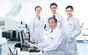 院长舔外来专家把我贬门诊，他突发心梗求我，我晒35万美金年薪：没空