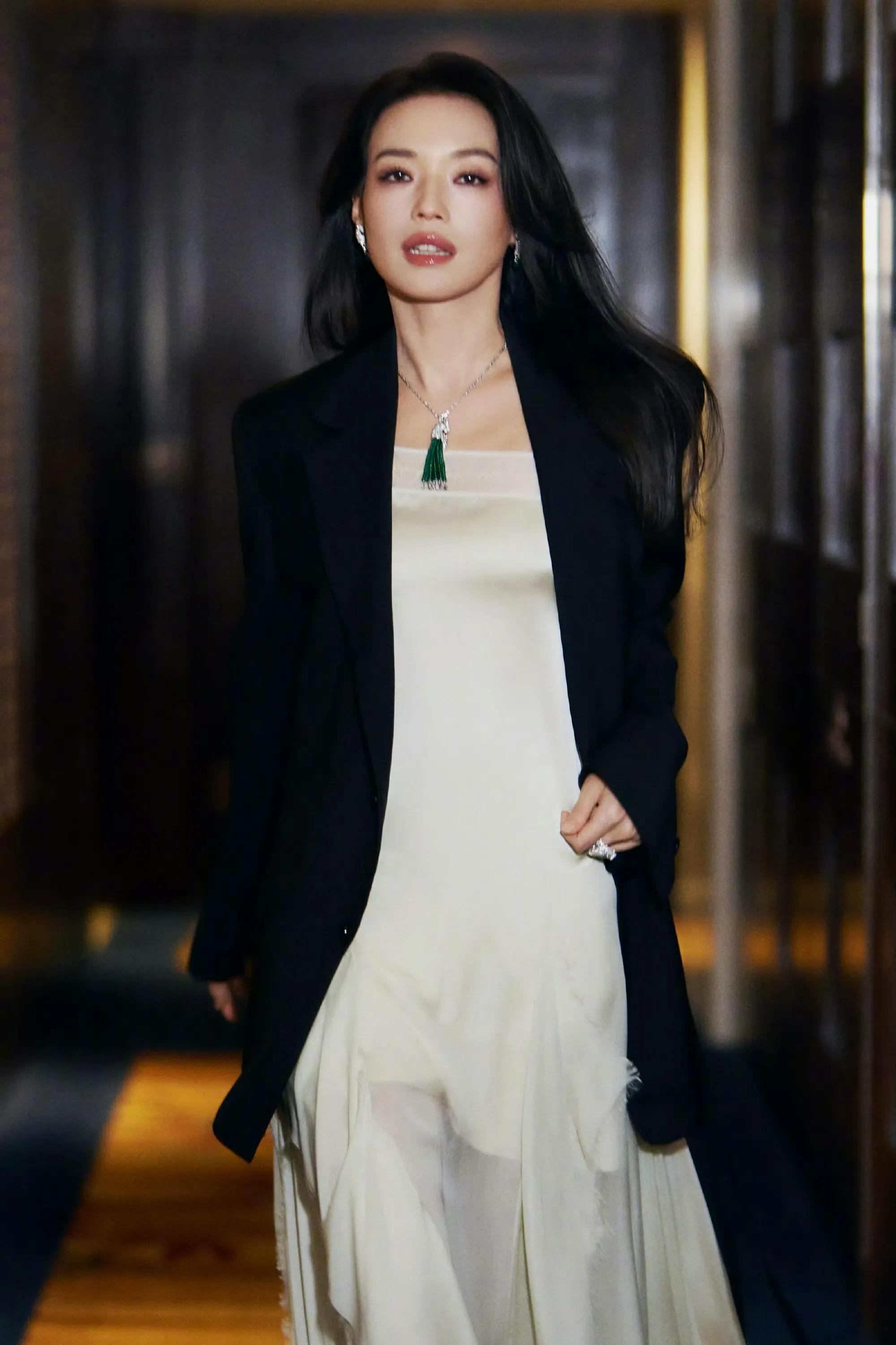 舒淇西装外套造型优雅迷人