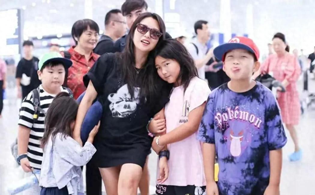 何洁谈前夫不给生活费！辞掉保姆司机一人挣钱全家花，累的像60岁