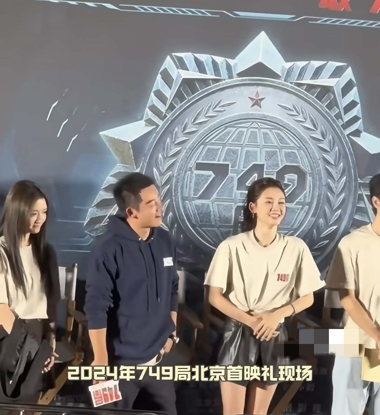 苗苗郑恺晒三胎,首次分享一家五口合影,看起来真的很幸福呀