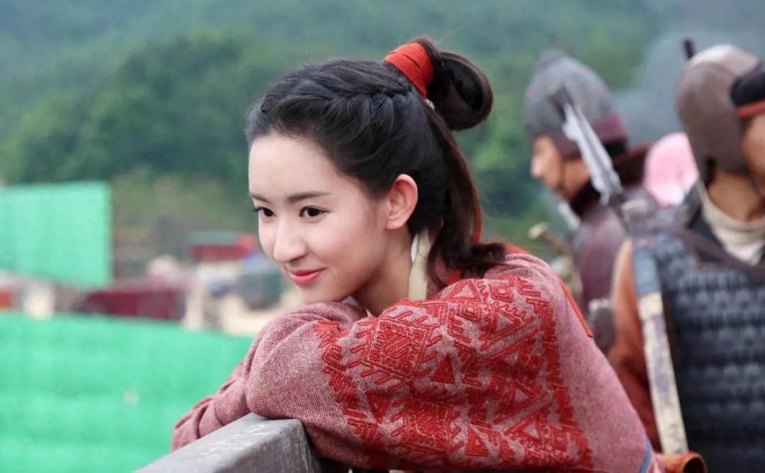 她是北舞校花，自称“命好”却绯闻满身，被质疑害导演前男友自杀