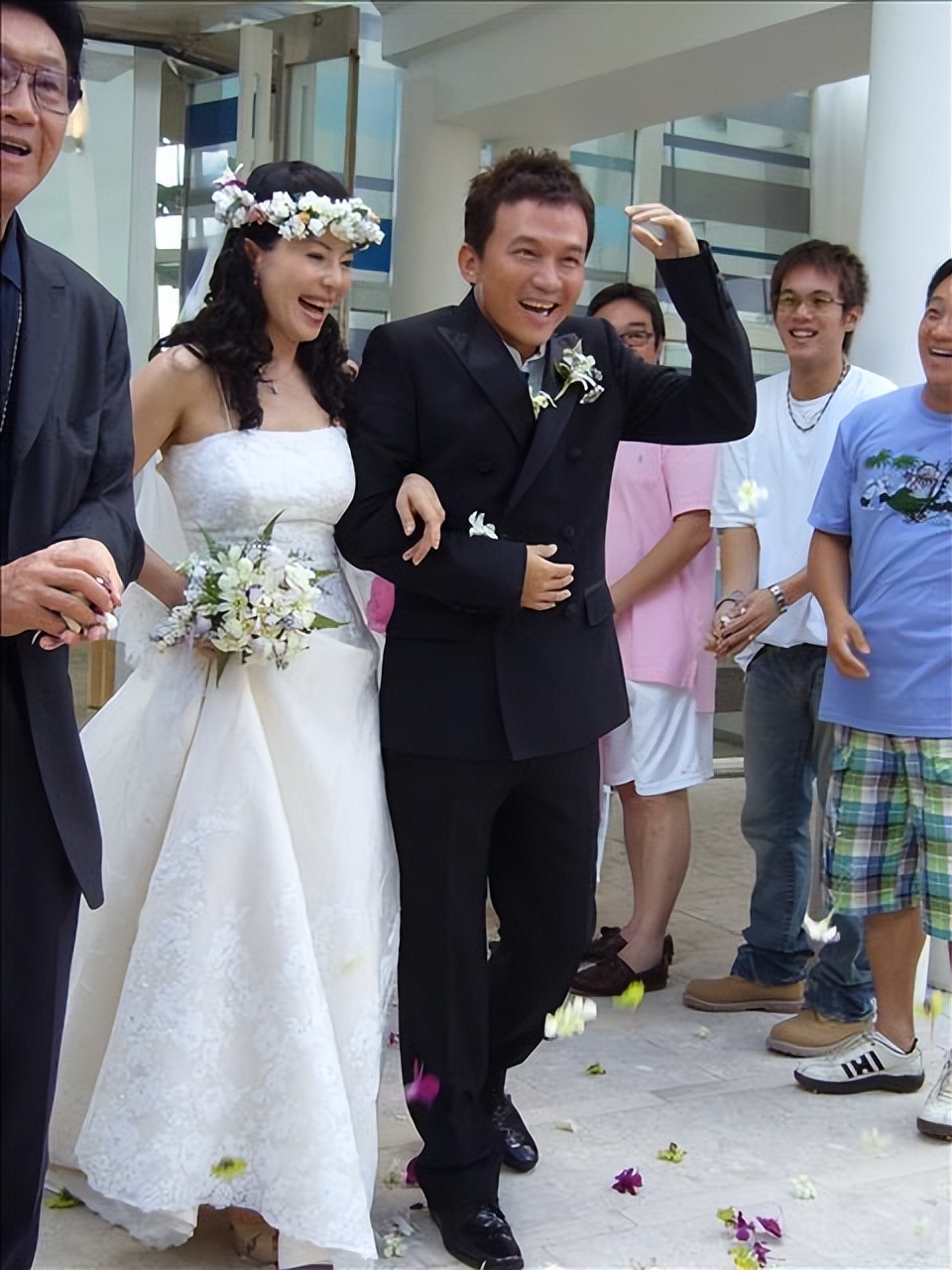 钱再多有什么用？红极一时的孙鹏夫妇，为了“魔头”儿子操碎了心