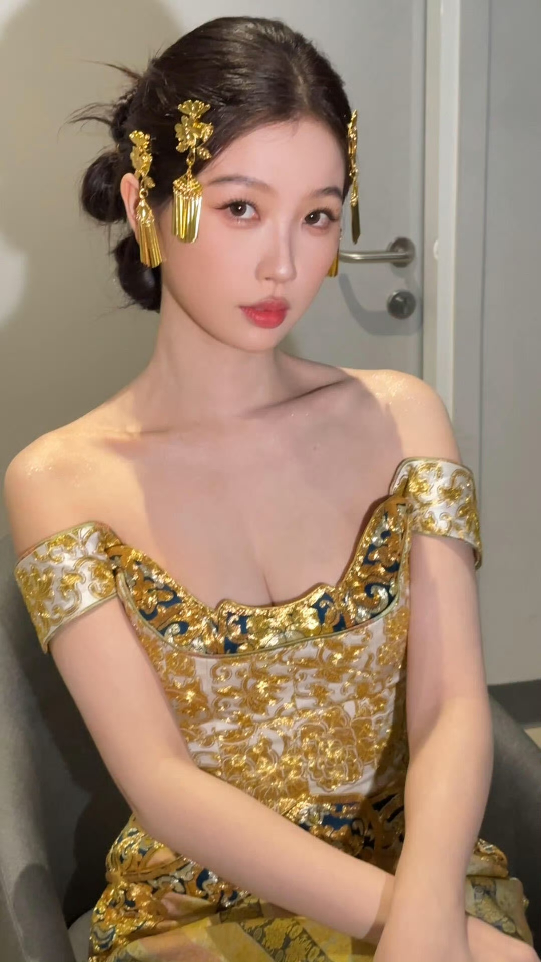 虞书欣 颜值身材都不错 奈何圈内人缘和路人缘不如何