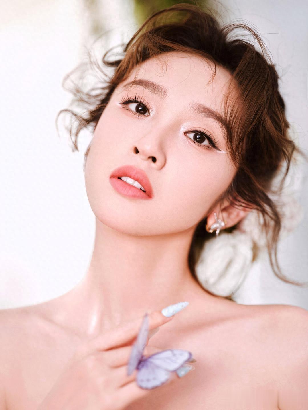 唐艺昕,优雅蓝裙穿搭,这精致感太美了。