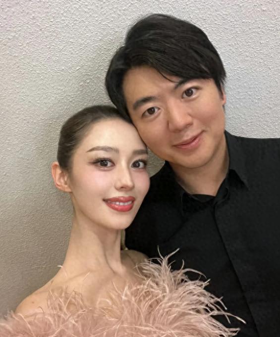 郎朗没想到，31岁混血老婆“性感出道”，却因德国一场彩排引热议