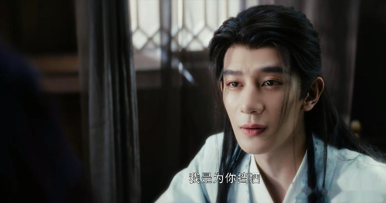 鞠婧祎为了新剧又动脸了？脸长眼尖嘟嘟唇消失，做配的陈都灵自然