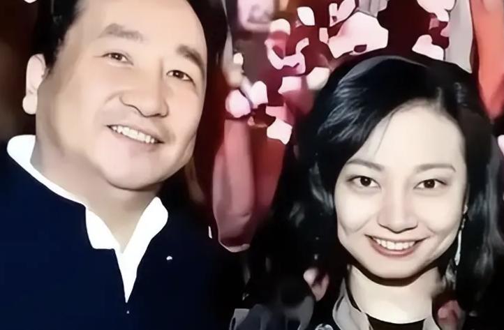 姜昆频繁飞往美国,只为和46岁女儿团聚,果然父女情深