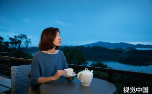 班级旅行被困古墓，笨蛋美人班花自荐带大家逃生，手握逃生秘诀的我却没有阻拦，眼睁睁看他们自寻死路