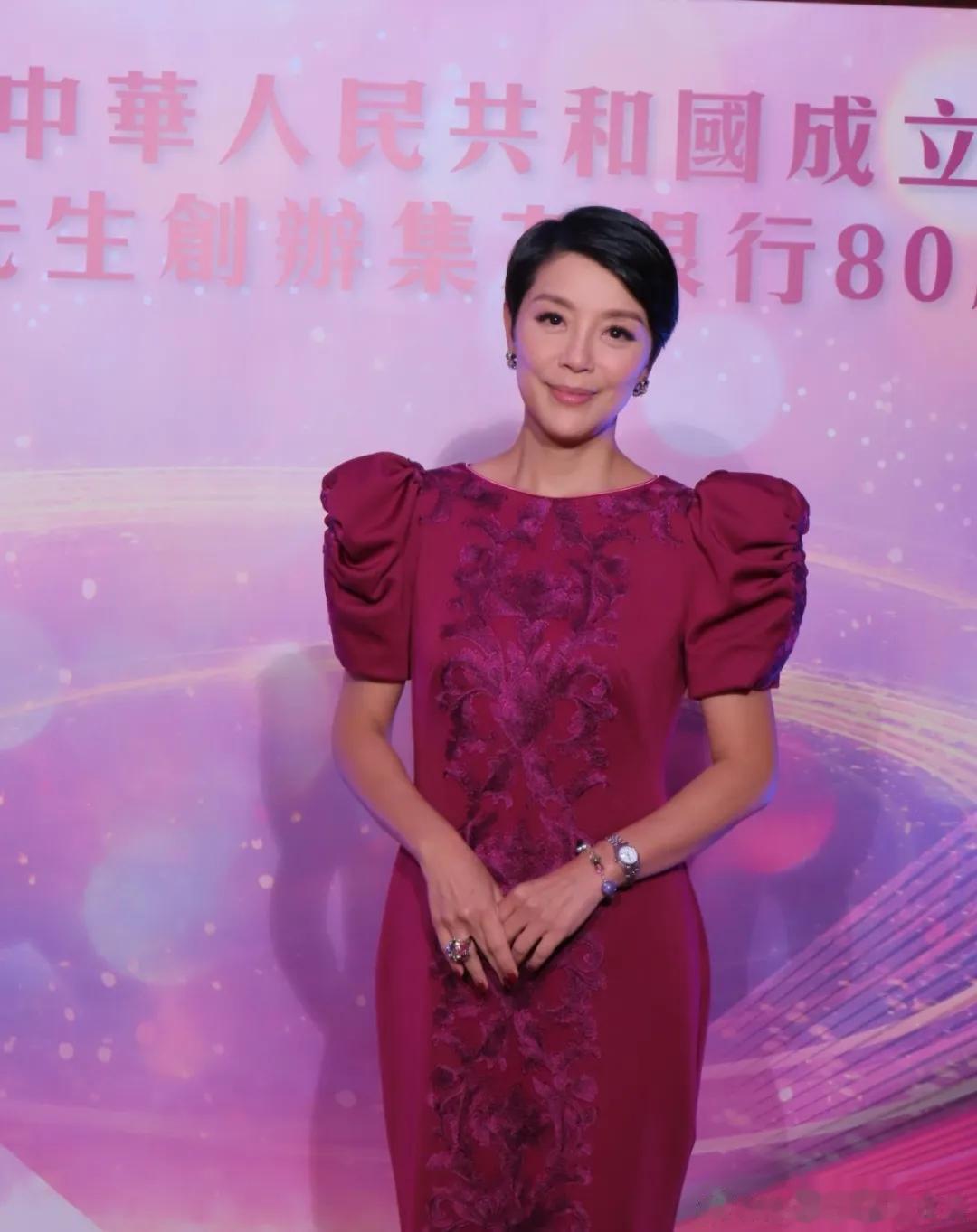 前TVB女星右眼包纱布,自曝连做两次手术仍未痊愈，或将第三次开刀