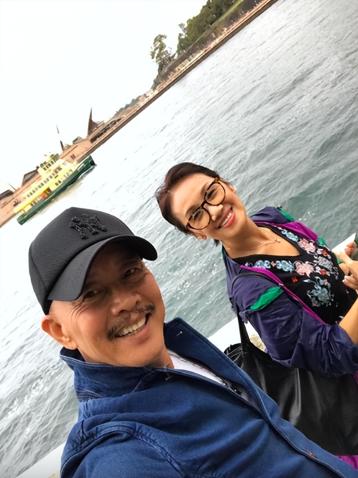 TVB老戏骨离巢移居中山，2000尺豪宅曝光，亚视一哥突击到访