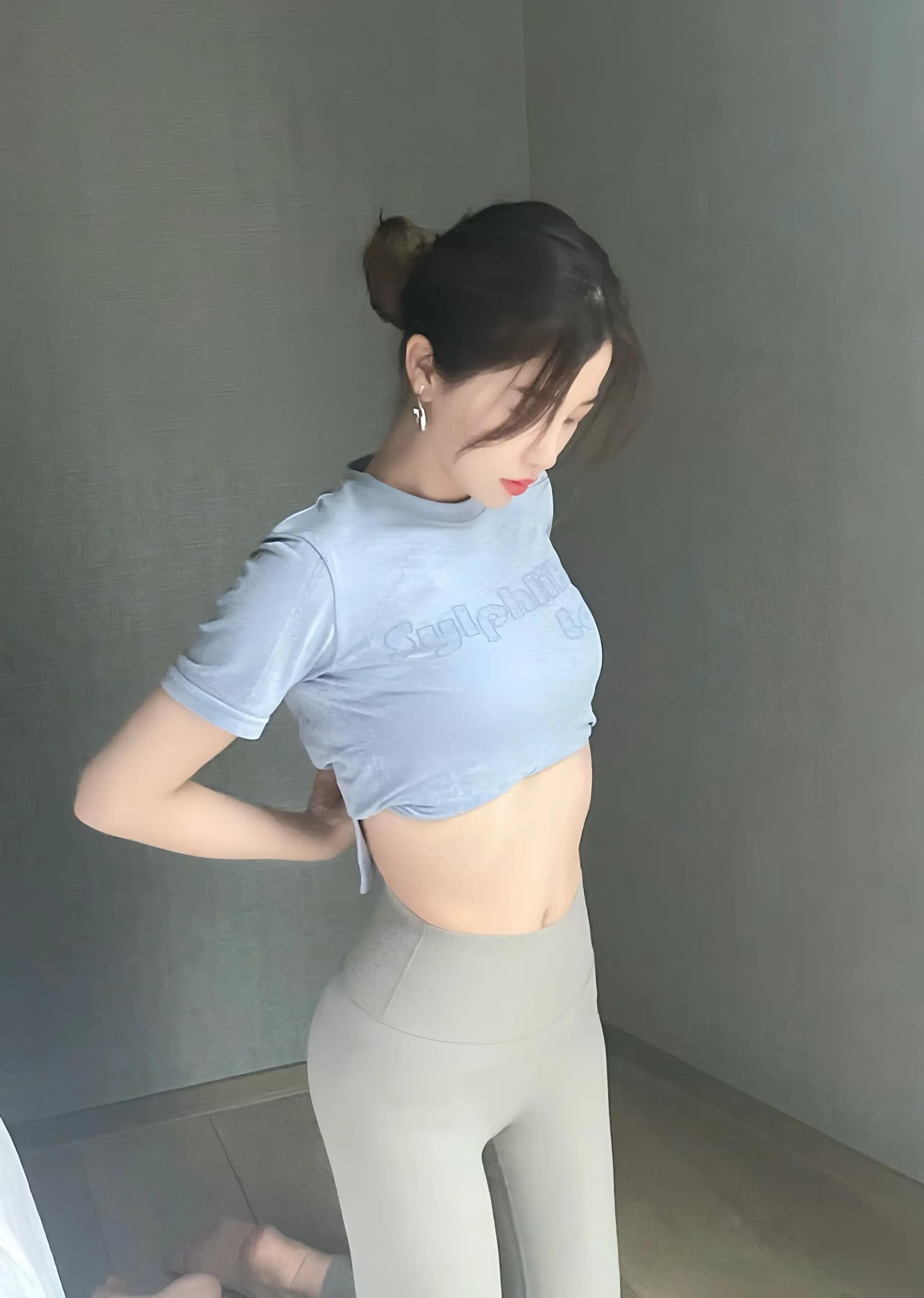 虞书欣紧身瑜伽服身材好棒