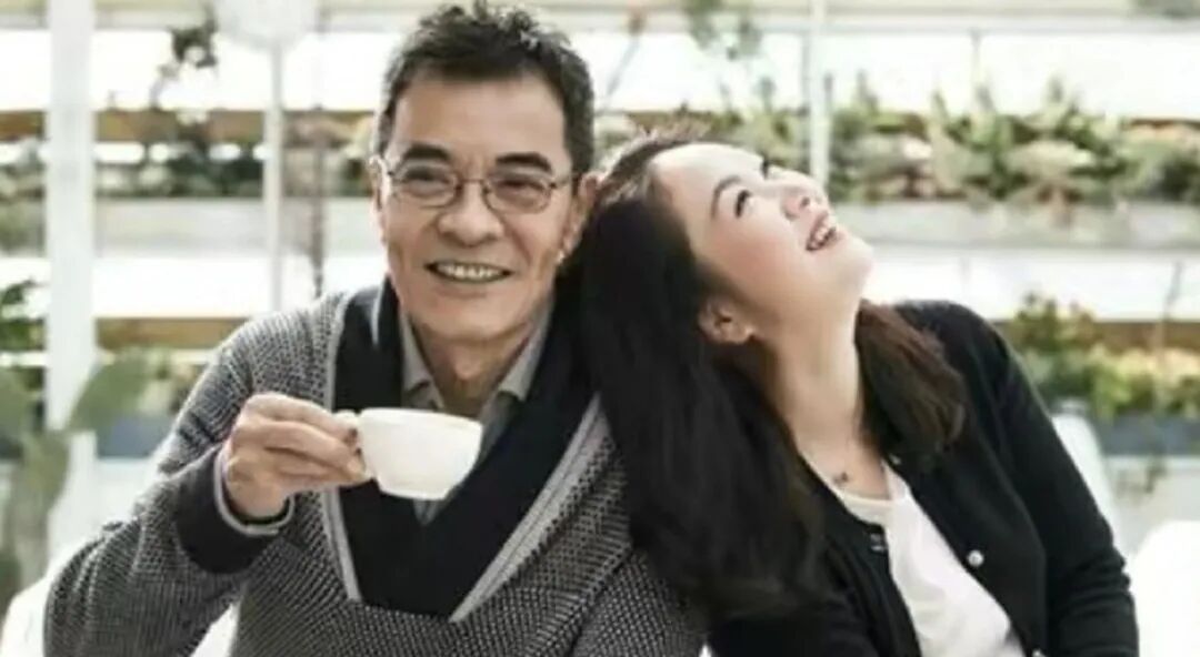 杨若兮19岁爱上大23岁刘威，苦等7年遭抛弃！如今46岁撞脸蔡明