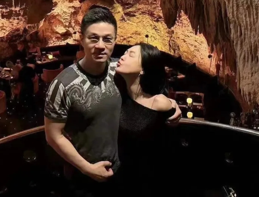 许雅钧的解释很苍白，S妈的回应更离谱，说女粉丝心术不正
