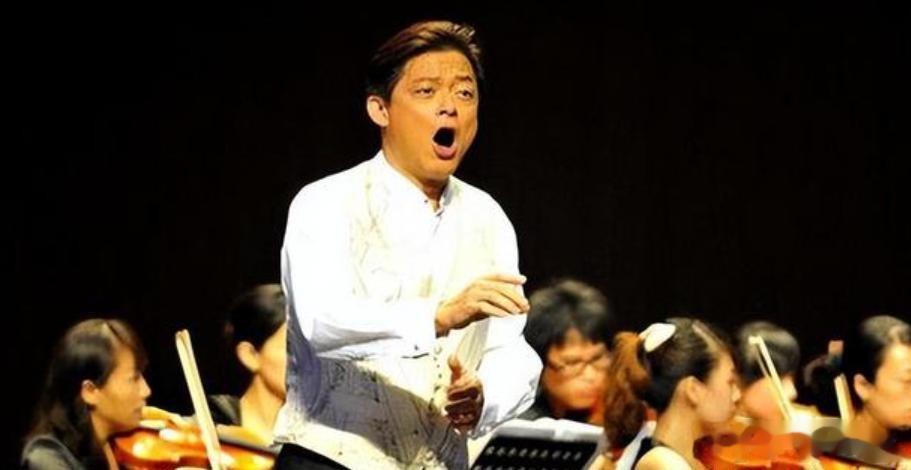 抛弃结婚26年的发妻,转身娶90后女学生,67岁莫华伦如今太幸福