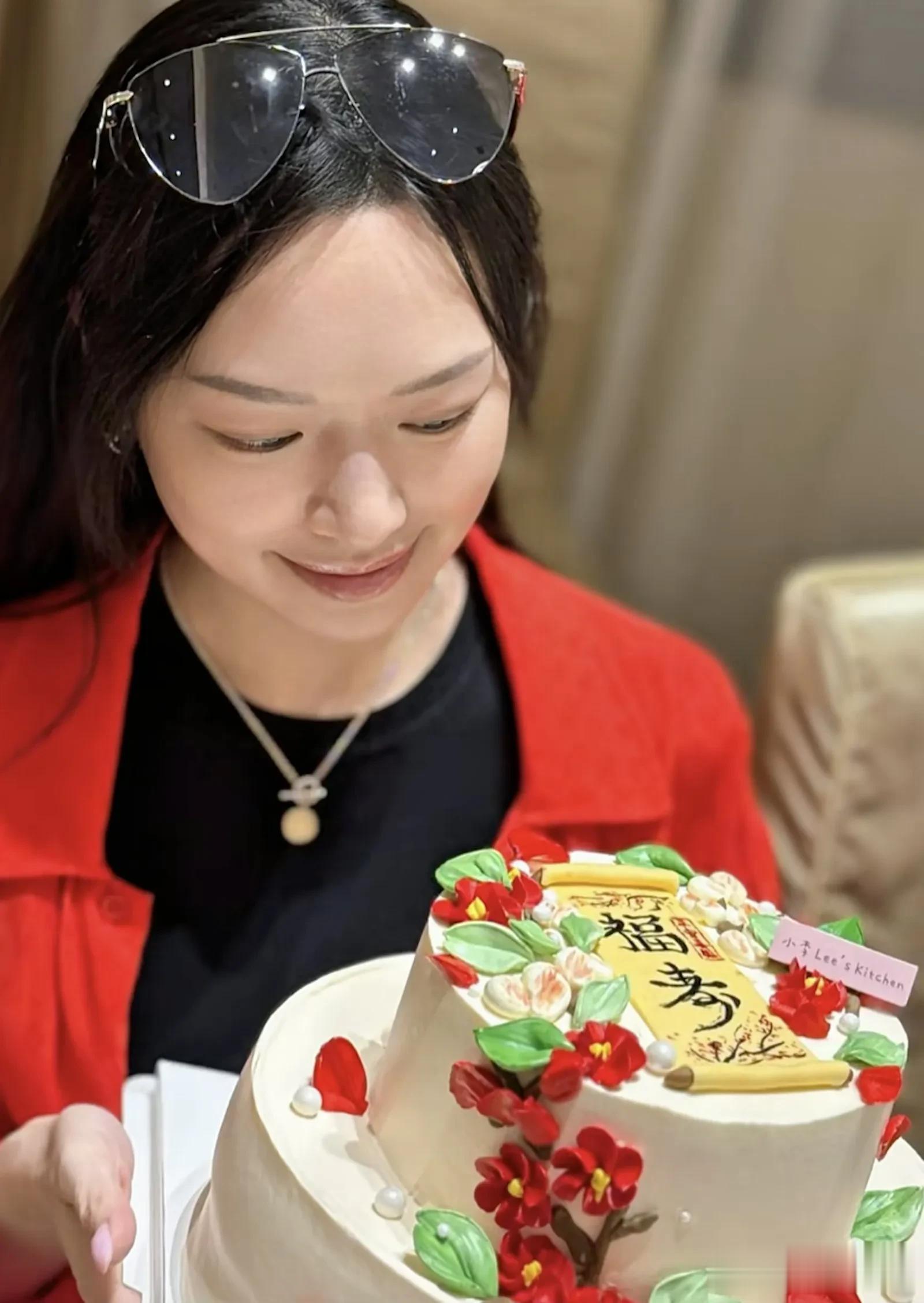 被传雪藏却“飞起” 港姐冠军返乡打卡 零剧在手却密密吸金