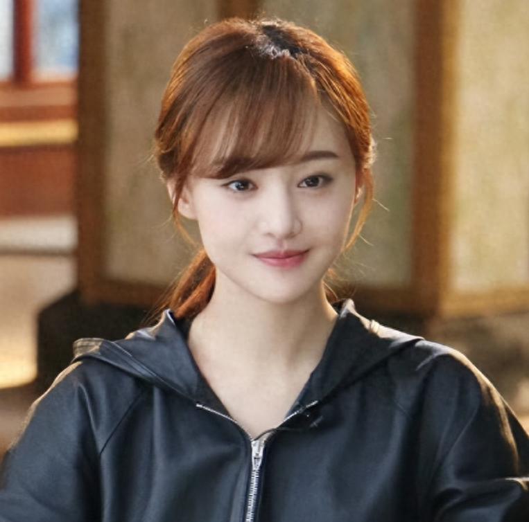 逃到美国4年多，34岁郑爽近照被曝，这一次她还能被大众原谅吗？