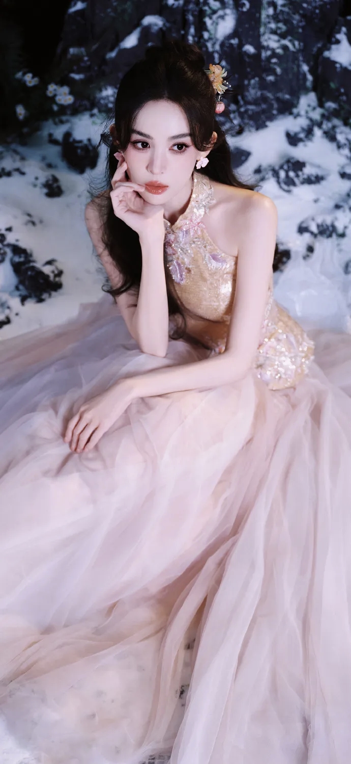 美女壁纸第4426期—古力娜扎