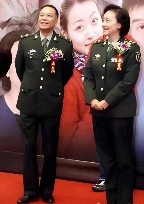 原来他们是夫妻，都是知名演员，在上海相守42年，儿子已是大导演