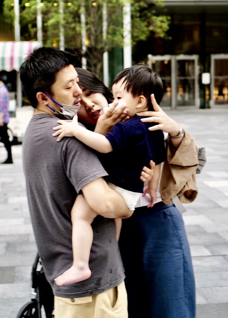 张兰硬刚汪小菲夫妇，买房梦碎！经济不独立，腰杆咋能硬？