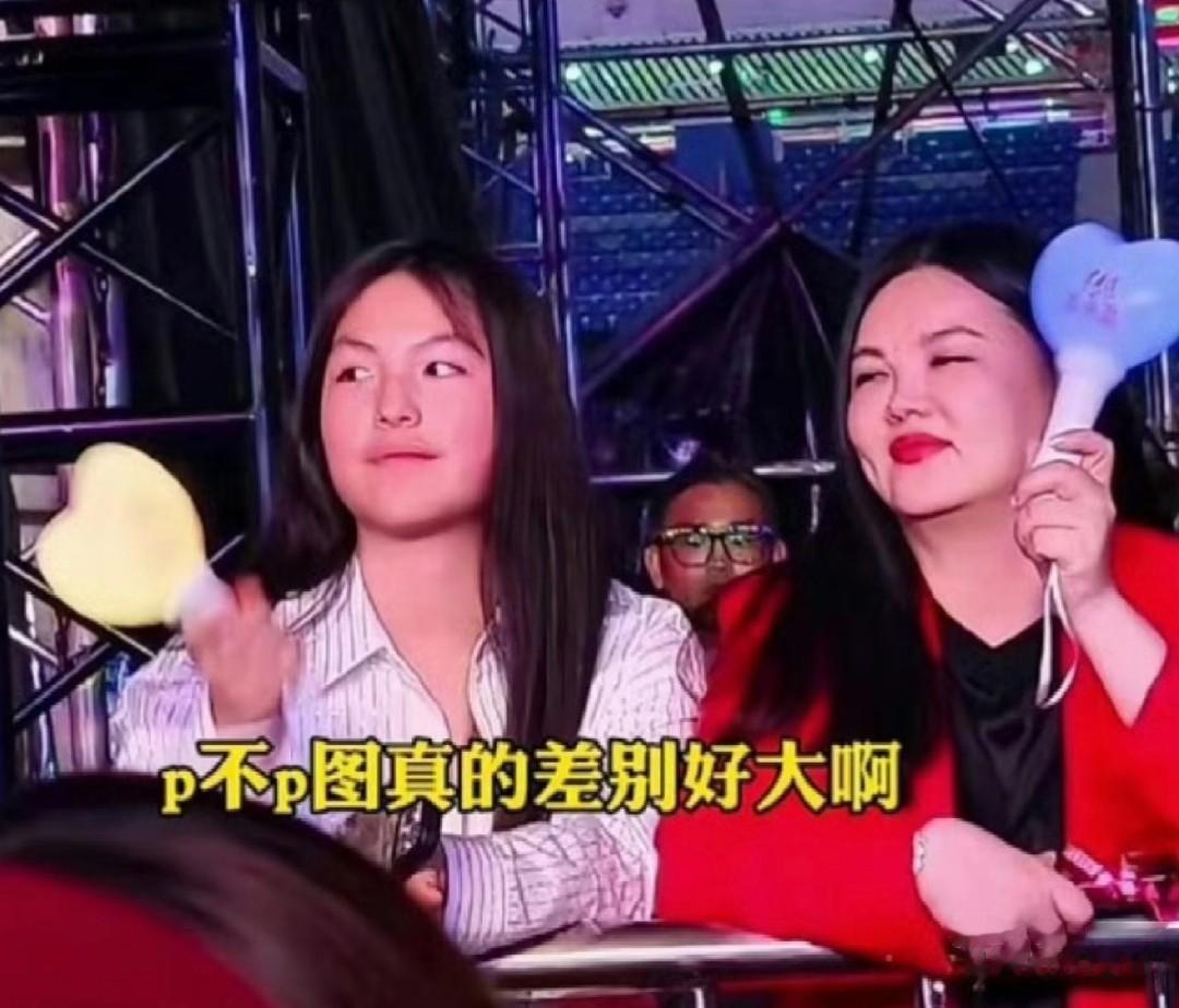李湘低调现身暴瘦20斤！打扮朴素没拎爱马仕，王诗龄双腿瘦成麻杆