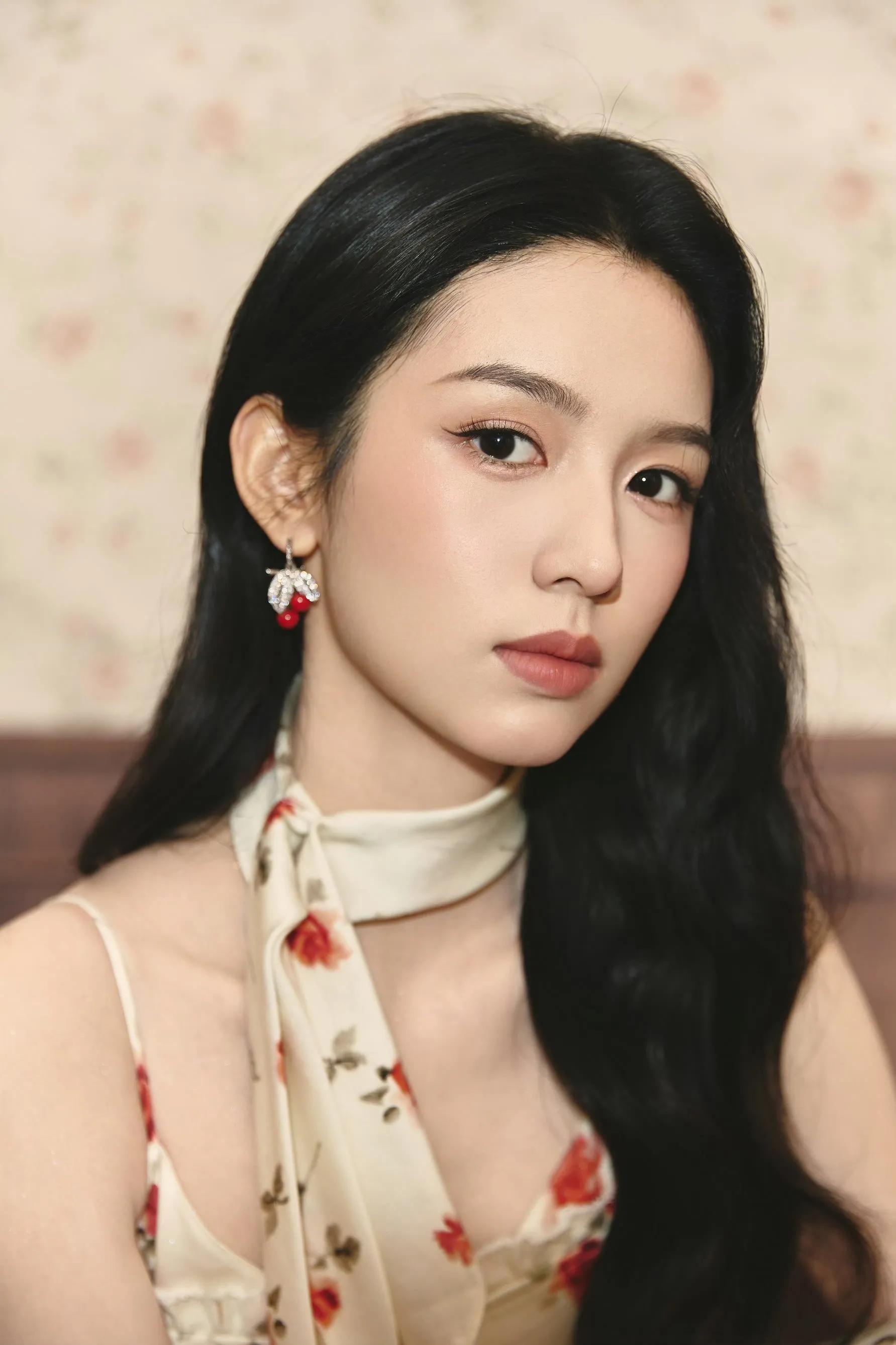 周也吊带裙写真