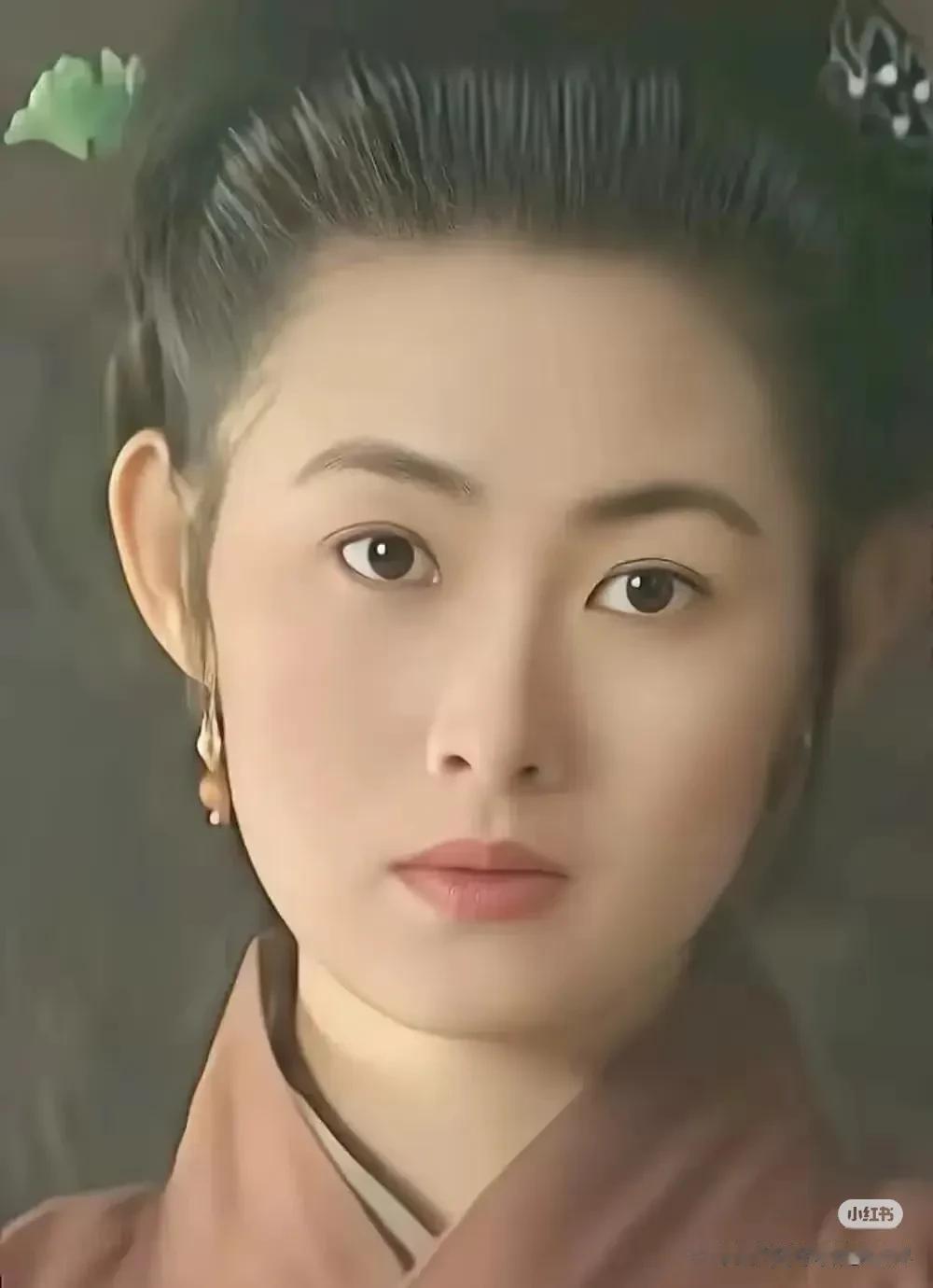 55岁“潘金莲”王思懿近照，虽有皱纹，但美丽依旧，风韵犹存