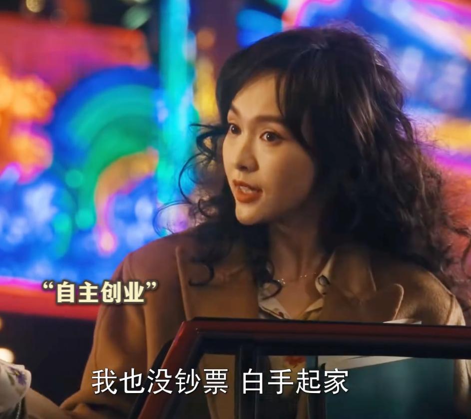 唐嫣北京超市被偶遇，穿粉色毛衣推购物车，脸又长又尖好吸睛