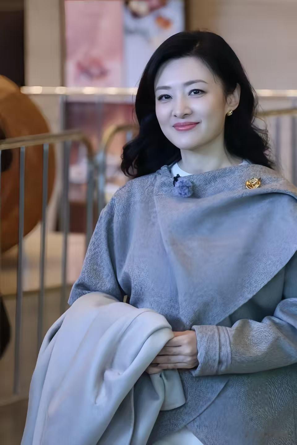 《桃花坞》新路透：方媛腿短个矮，周涛嫩成少女，贺峻霖一身高奢