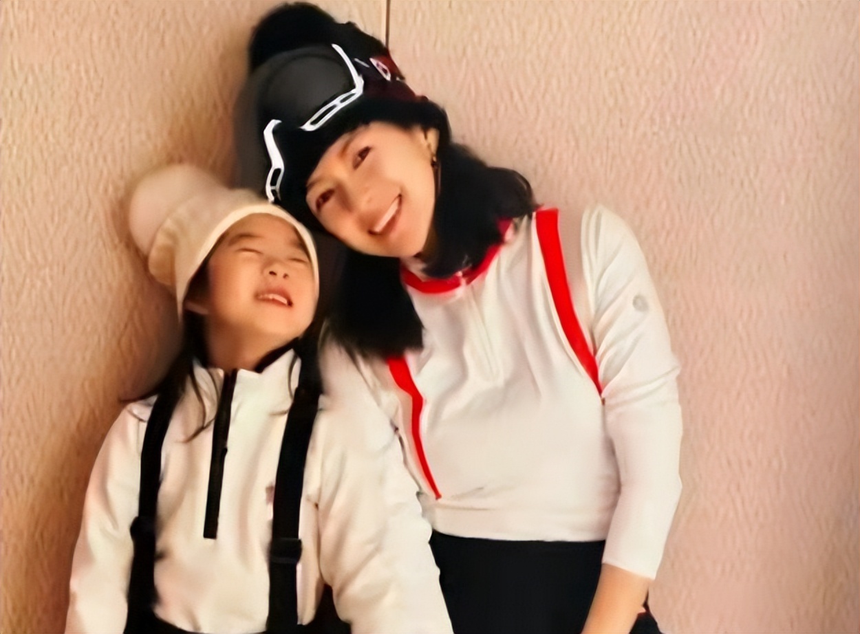 汪峰做梦也没想到，抚养权变更后，女儿醒醒竟成章子怡的“靠山”