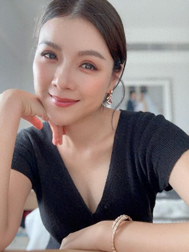 TVB昔日花旦婚后成全职妈妈，罕谈另一面，自曝与老公最大差别